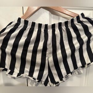 Mustard crop & beetlejuice style sleep set. From SHEIN, size small